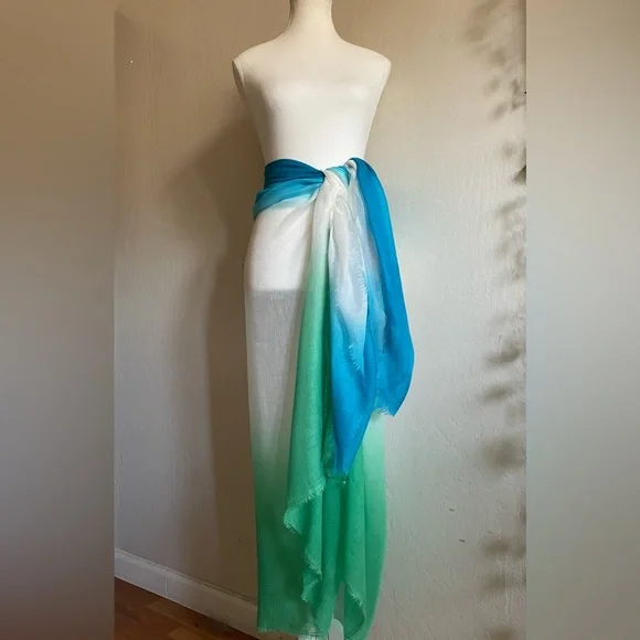 Blue, white and green wrap - Picture 11 of 11